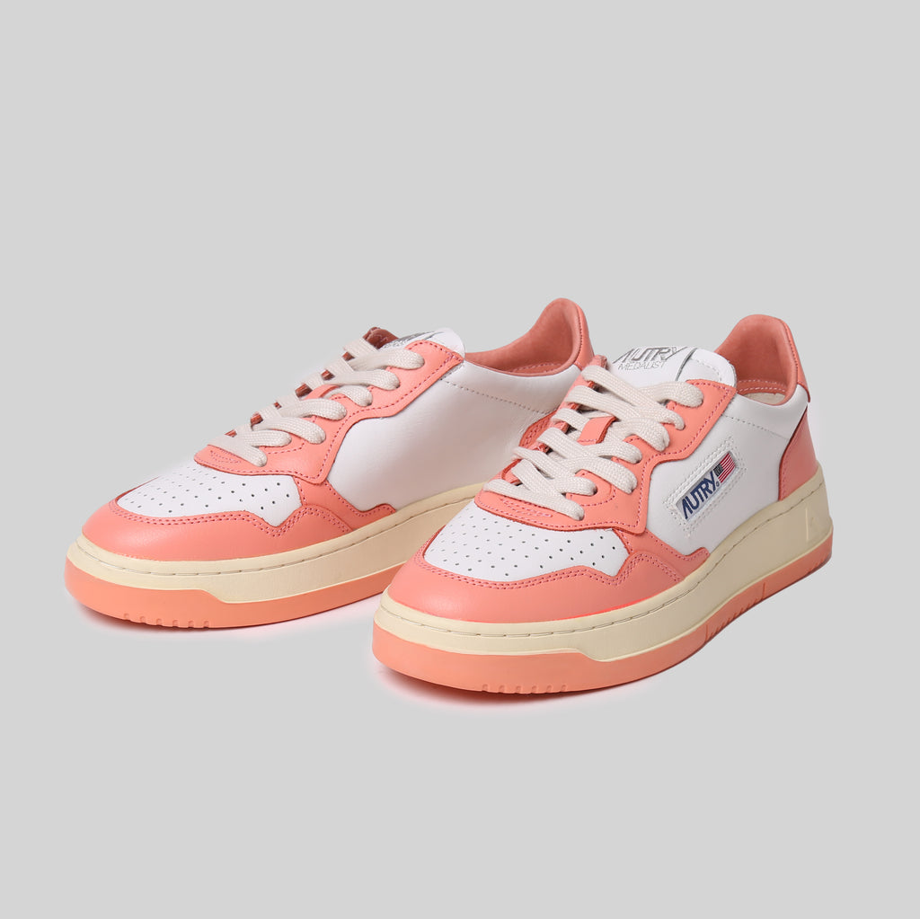 AUTRY SNEAKERS MEDALIST LOW WOM WHT/ SASHIMI 