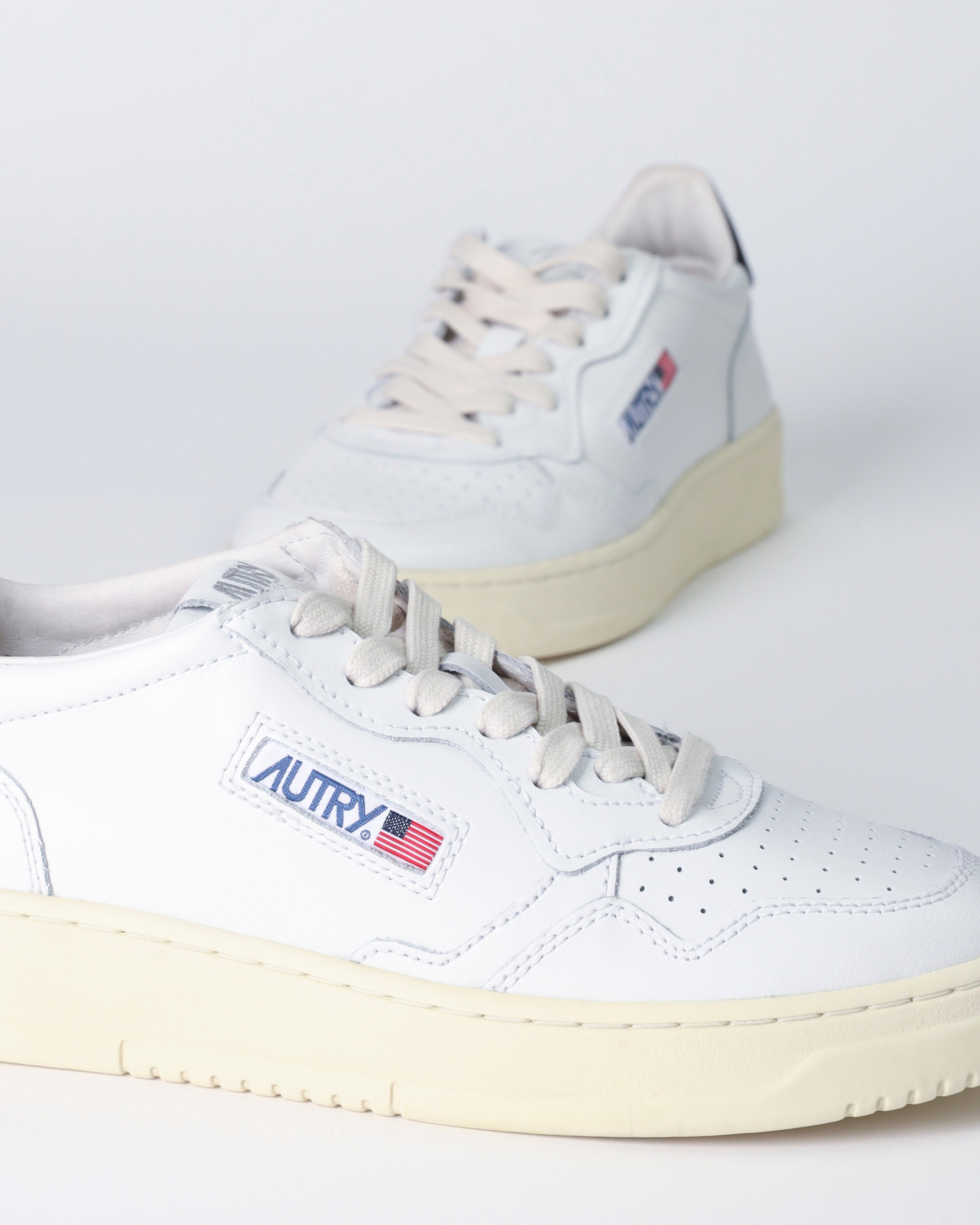 Autry sneakers AULW-LL 22 white – Flanella Shop