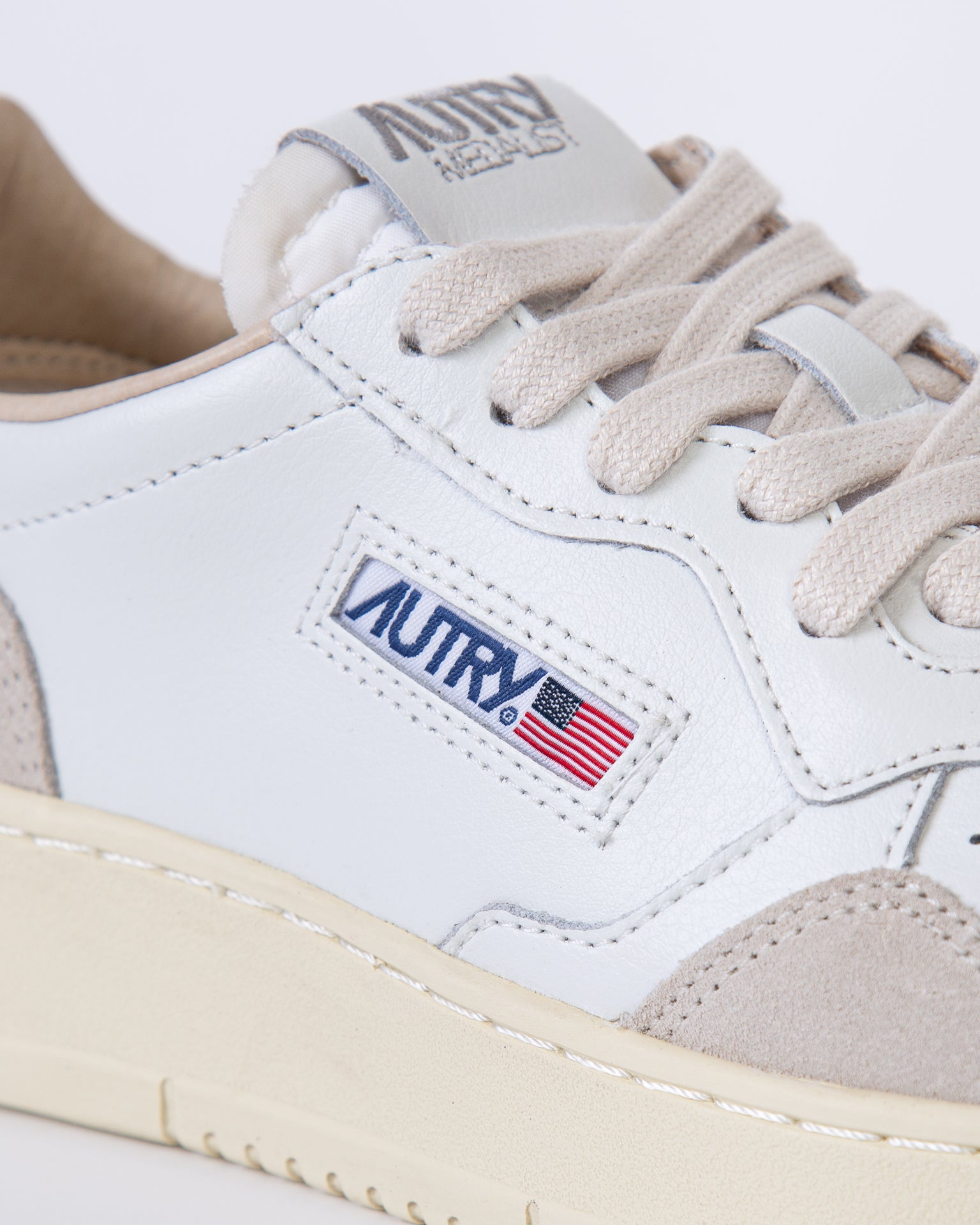 Autry Sneakers Medalist Low In Pelle Bianca E Space | Acquista Online Autry Sneakers Medalist Low In Pelle Bianca E Space | Acquista Online