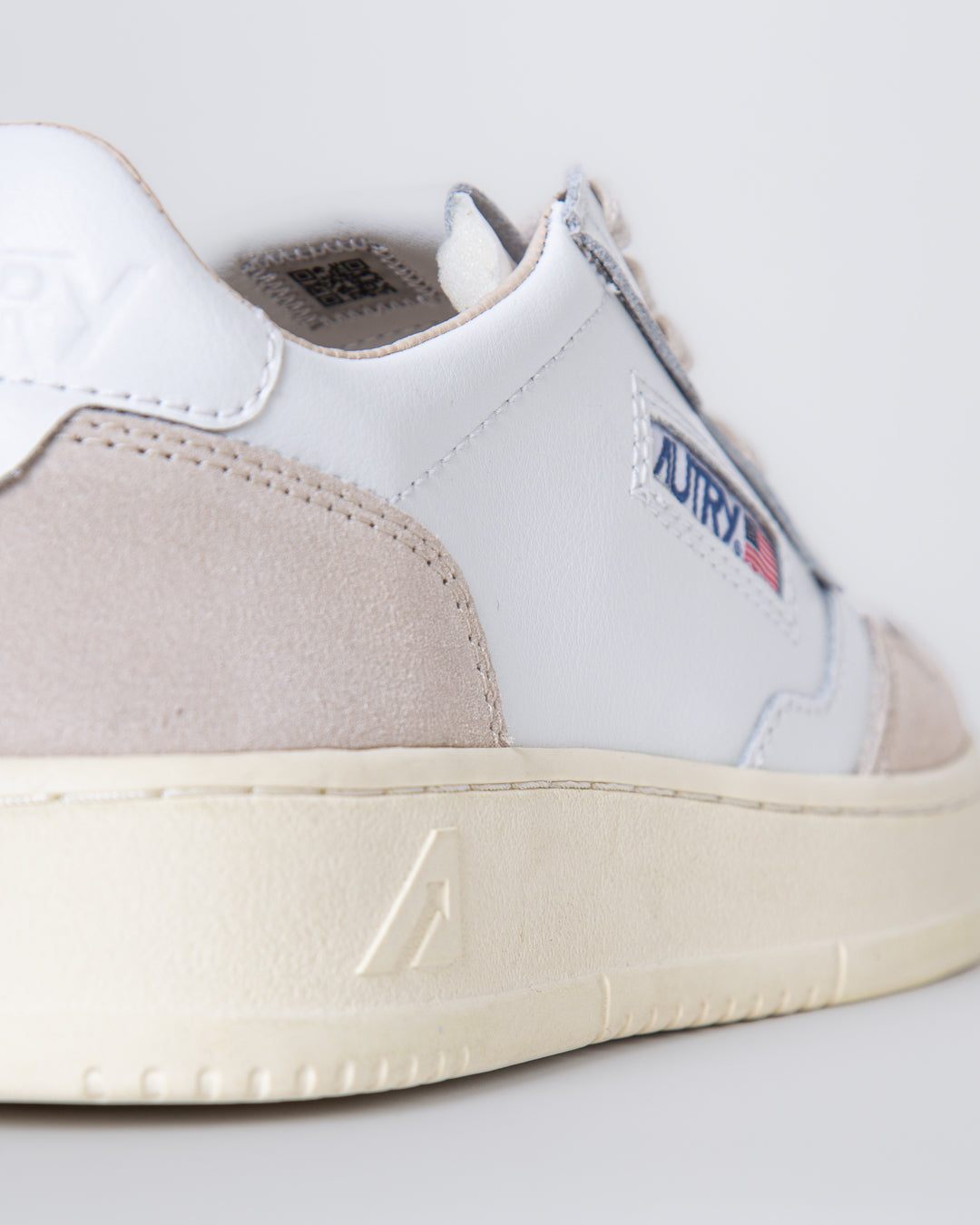 Autry sneakers AULW-LS 33 white – Flanella Shop