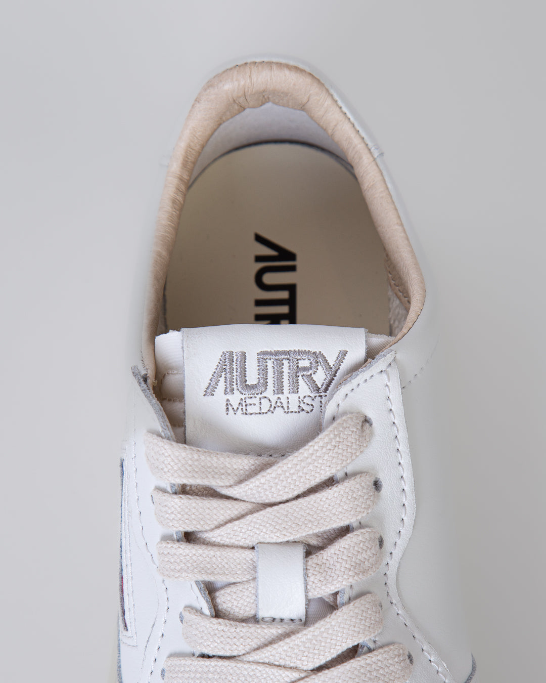 Autry sneakers AULW-LS 33 white – Flanella Shop